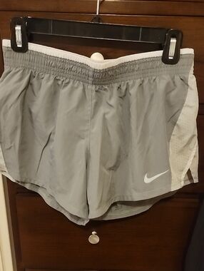 Nike Light Gray and White Women's Athletic Shorts With Liner Size Small